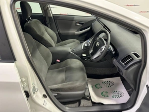 Лифтбек Toyota Prius 2011 года, 999000 рублей, Красноярск