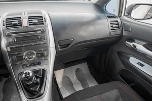 Хетчбэк Toyota Auris 2007 года, 599000 рублей, Барнаул