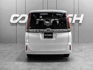 Минивэн Toyota Noah 2018 года, 2530000 рублей, Тюмень