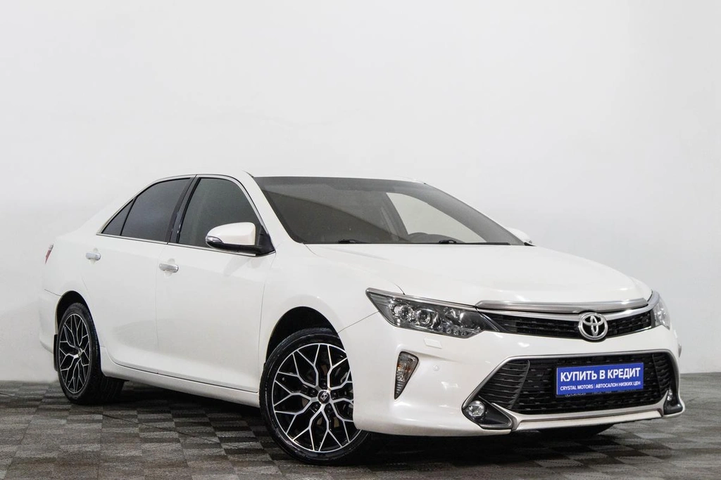Седан Toyota Camry 2017 года, 2439000 рублей, Сургут
