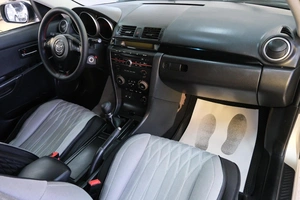 Седан Mazda 3 2004 года, 699000 рублей, Омск