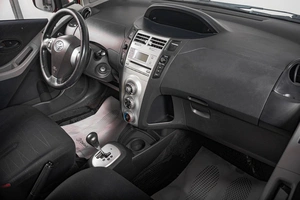 Хетчбэк Toyota Yaris 2006 года, 579000 рублей, Томск