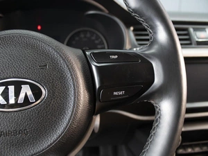 Седан Kia Rio 2018 года, 1220000 рублей, Омск