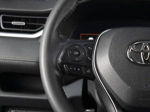 Внедорожник Toyota RAV4 2023 года, 3600000 рублей, Омск