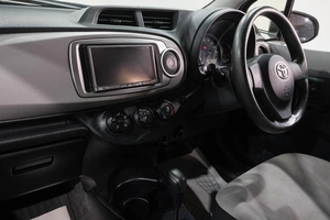 Хетчбэк Toyota Vitz 2013 года, 699000 рублей, Новокузнецк