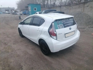 Хетчбэк Toyota Aqua 2016 года, 920000 рублей, Красноярск