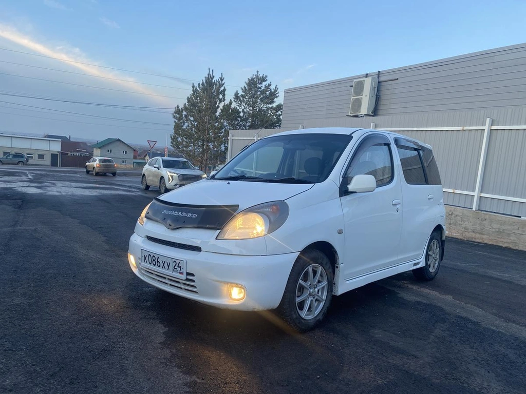 Минивэн Toyota Funcargo 2001 года, 427000 рублей, Красноярск