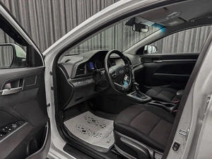 Седан Hyundai Elantra 2019 года, 1350000 рублей, Красноярск