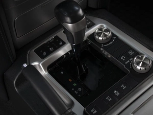 Внедорожник Toyota Land Cruiser 2019 года, 7420000 рублей, Омск