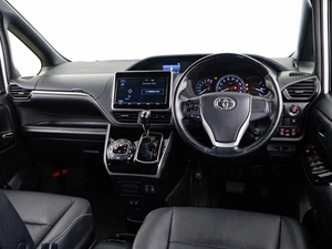 Минивэн Toyota Esquire 2018 года, 2457077 рублей, Москва