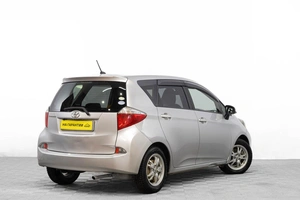 Хетчбэк Toyota Ractis 2011 года, 839000 рублей, Барнаул