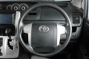 Минивэн Toyota Noah 2012 года, 1889000 рублей, Тюмень