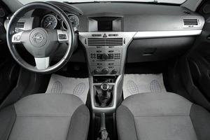 Хетчбэк Opel Astra 2011 года, 569000 рублей, Тюмень
