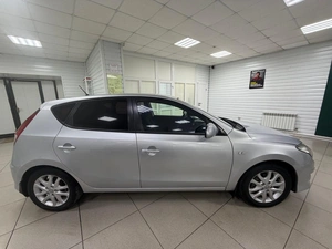 Хетчбэк Hyundai i30 2010 года, 680000 рублей, Ачинск