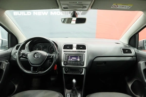 Седан Volkswagen Polo 2017 года, 1050000 рублей, Курск