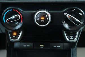 Хетчбэк Kia Rio X 2021 года, 1449000 рублей, Омск