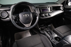 Внедорожник Toyota RAV4 2017 года, 2349000 рублей, Сургут