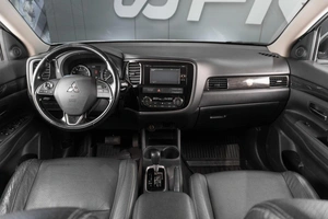 Внедорожник Mitsubishi Outlander 2016 года, 2109000 рублей, Петрозаводск