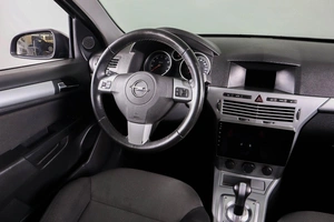 Седан Opel Astra 2010 года, 529000 рублей, Пермь