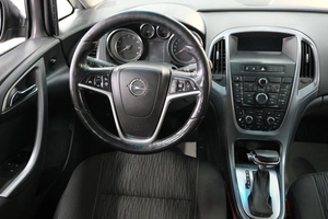 Хетчбэк Opel Astra 2014 года, 769000 рублей, Омск