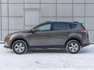 Внедорожник Toyota RAV4 2018 года, 1695000 рублей, Санкт-Петербург