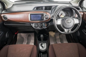 Хетчбэк Toyota Vitz 2012 года, 849000 рублей, Барнаул