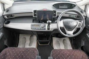 Минивэн Honda Freed 2012 года, 1099000 рублей, Красноярск