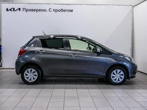 Хетчбэк Toyota Vitz 2015 года, 920000 рублей, Красноярск