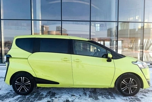 Минивэн Toyota Sienta 2017 года, 1200000 рублей, Красноярск
