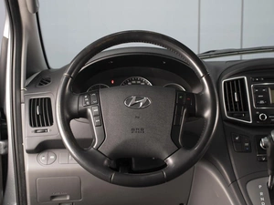 Минивэн Hyundai Grand Starex 2019 года, 4150000 рублей, Омск