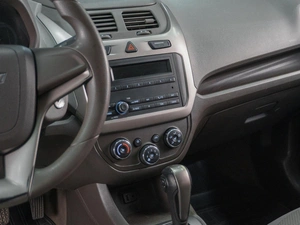 Седан Chevrolet Cobalt 2014 года, 700000 рублей, Сургут