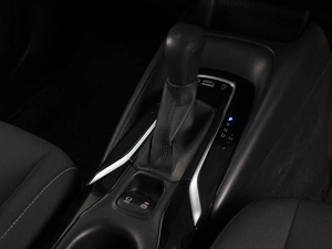 Хетчбэк Toyota Corolla 2018 года, 1750000 рублей, Омск