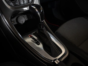 Хетчбэк Opel Astra 2012 года, 895000 рублей, Краснодар
