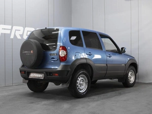 Внедорожник Chevrolet Niva 2017 года, 720000 рублей, Омск