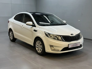 Седан Kia Rio 2013 года, 997000 рублей, Красноярск