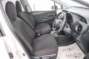 Хетчбэк Toyota Vitz 2019 года, 949000 рублей, Красноярск