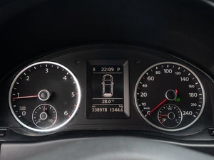 Внедорожник Volkswagen Tiguan 2012 года, 1210000 рублей, Краснодар