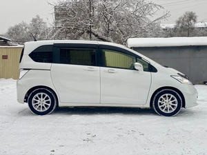 Минивэн Honda Freed 2013 года, 959000 рублей, Красноярск
