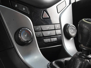 Седан Chevrolet Cruze 2011 года, 678125 рублей, Омск