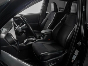 Внедорожник Toyota RAV4 2017 года, 3049000 рублей, Тюмень