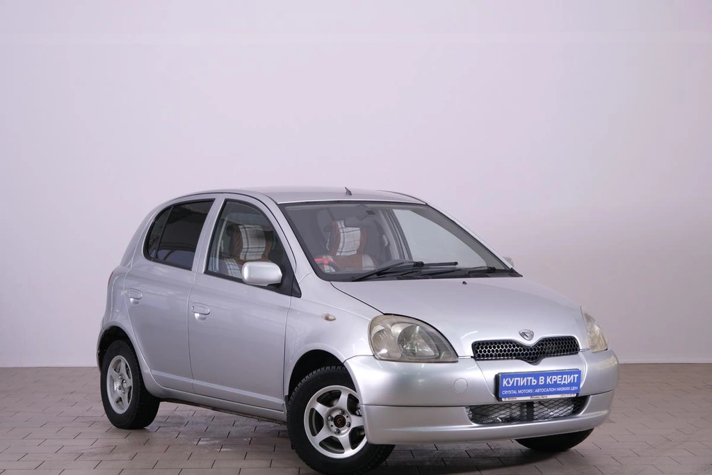 Хетчбэк Toyota Vitz 1999 года, 419000 рублей, Омск