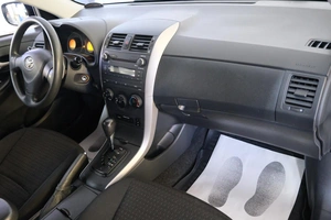 Хетчбэк Toyota Corolla 2007 года, 879000 рублей, Омск