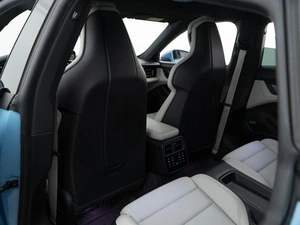 Седан Porsche Taycan 2021 года, 6498999 рублей, Москва