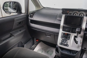 Минивэн Toyota Noah 2011 года, 1479000 рублей, Томск