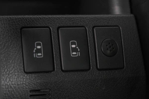 Минивэн Toyota Voxy 2013 года, 2069000 рублей, Кемерово