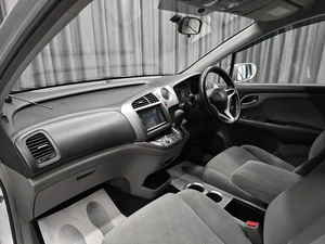 Минивэн Honda Stream 2009 года, 1050000 рублей, Красноярск