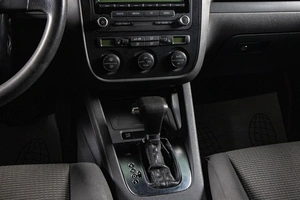 Седан Volkswagen Jetta 2009 года, 529000 рублей, Сургут