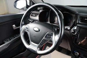 Седан Kia Rio 2016 года, 999000 рублей, Тюмень