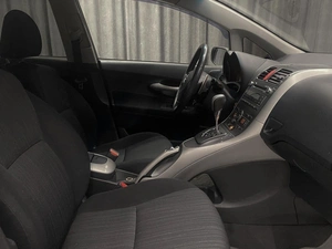 Хетчбэк Toyota Auris 2008 года, 749000 рублей, Красноярск