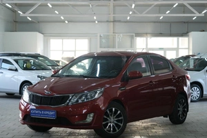 Седан Kia Rio 2014 года, 889000 рублей, Омск